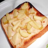 りんごとクリームチーズのトースト